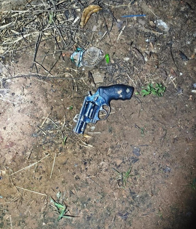 Força Tática apreende arma de fogo, munições e drogas com faccionado