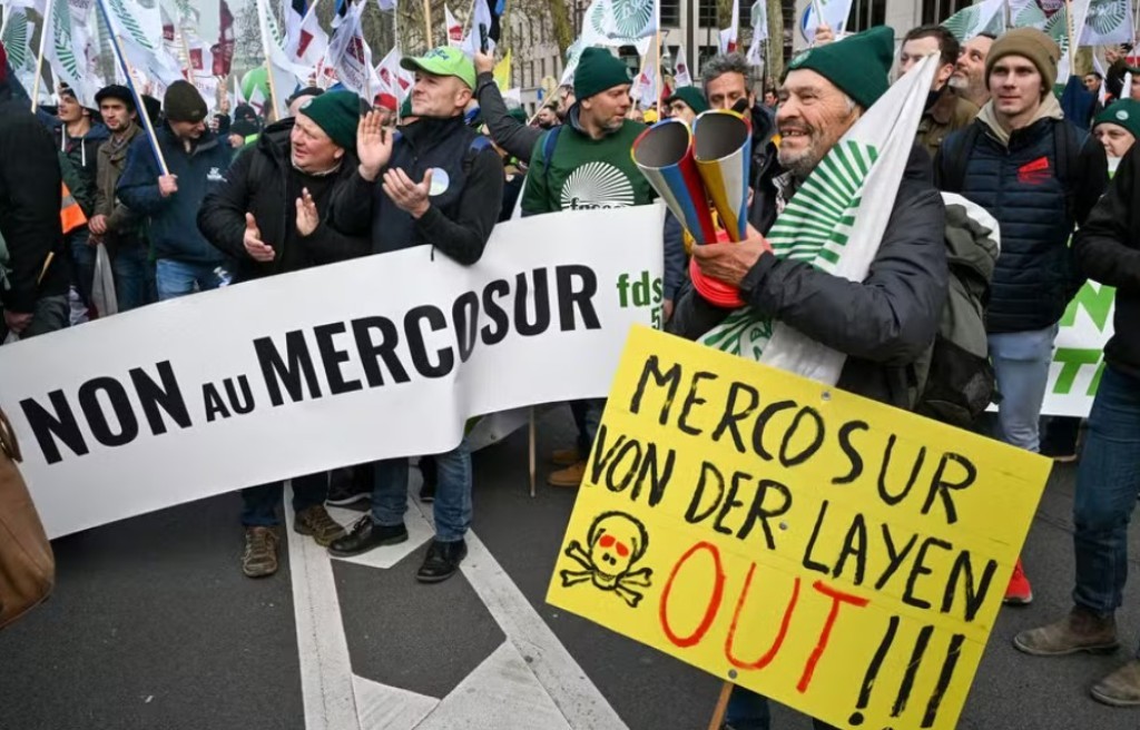 Protestos de agricultores pressionam França às vésperas de decisão da UE sobre o acordo