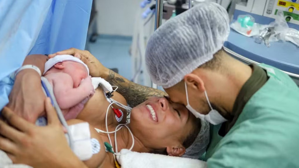 Casal de ‘Casamento às Cegas Brasil’ celebram nascimento do primeiro filho