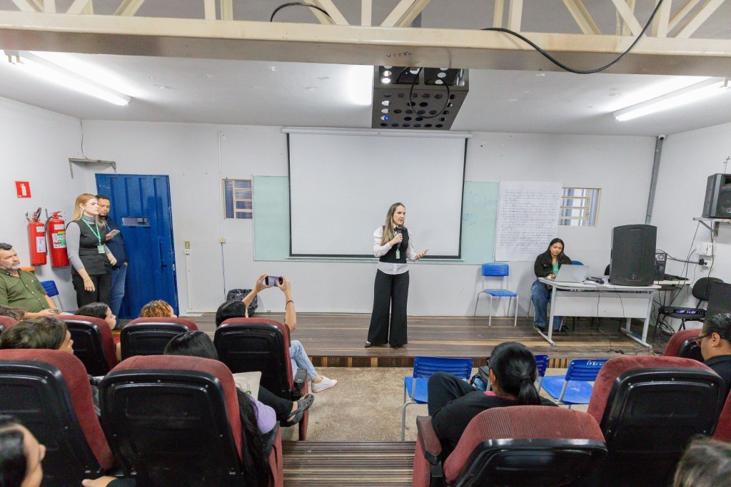 Workshop capacita mulheres e estudantes para o mercado de trabalho em Cuiabá