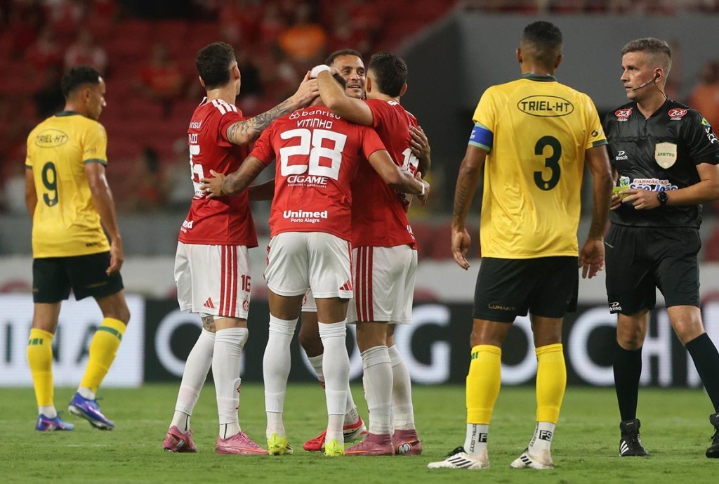 Internacional goleia o Ypiranga e garante vaga na final do Gaúchão