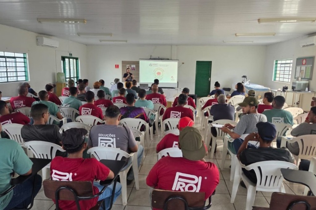 Funcionários participam de palestra de violência doméstica