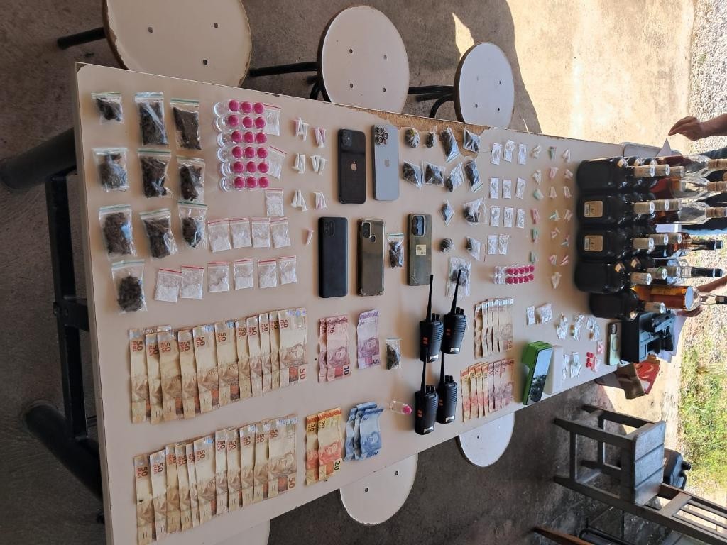 PM encerra festa de facção criminosa que tinha drogas e presença de adolescentes em Barra do Bugres