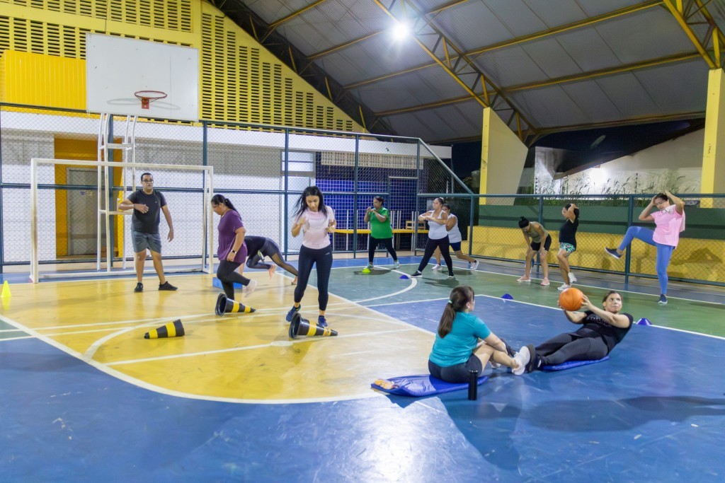 Escola da Comunidade integra bairros e abre espaços esportivos para promover saúde e convivência