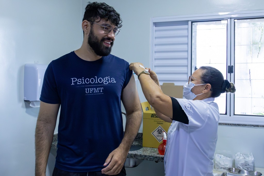 Jovens de 15 a 19 anos podem se vacinar contra o HPV em 72 unidades de saúde de Cuiabá até dezembro
