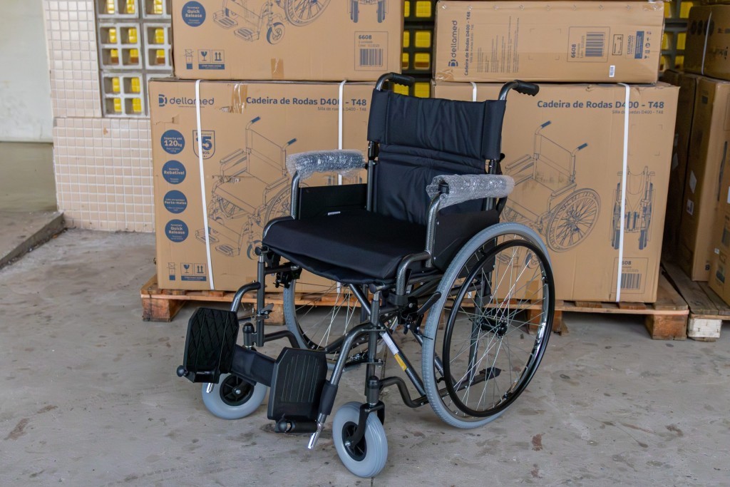 Prefeitura de Cuiabá reforça atendimento hospitalar com entrega de 43 cadeiras de rodas
