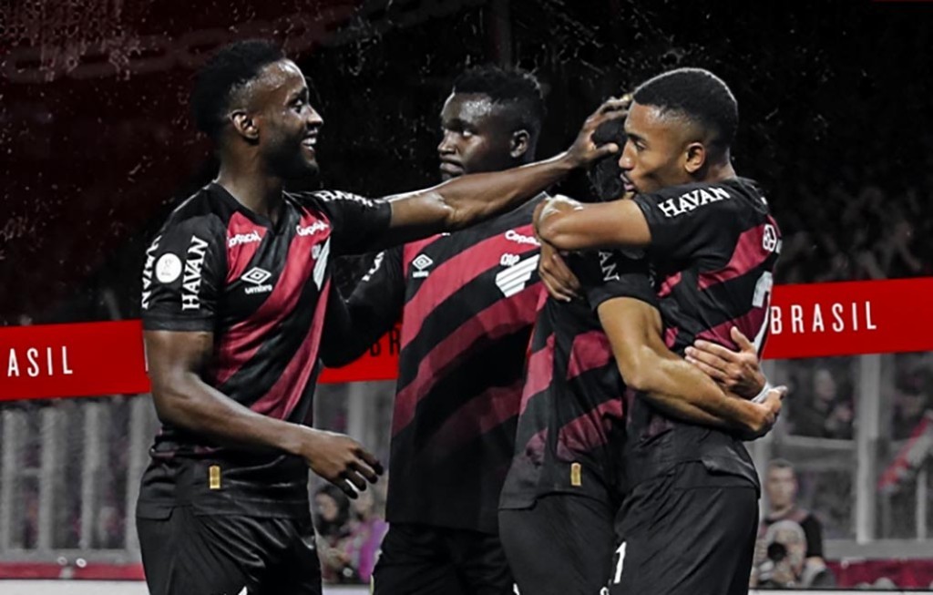 Athletico-PR bate o Vitória por 2 a 0 e abre vantagem nas oitavas da Copa do Brasil