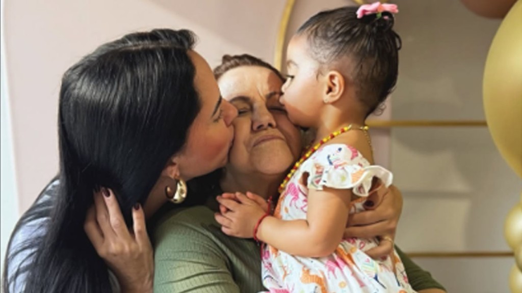 Graciele Lacerda celebra aniversário de 77 anos da mãe e declara: ‘Mulher incrível’