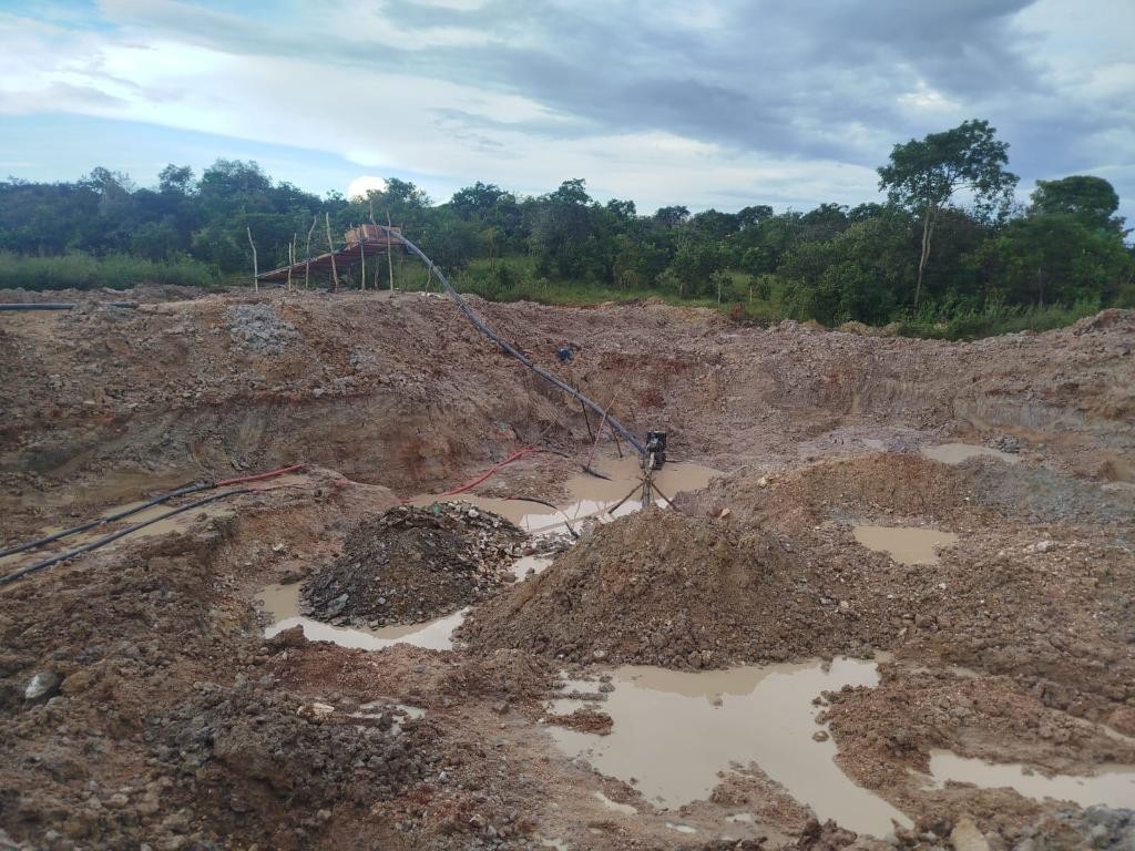 Batalhão Ambiental fecha garimpo irregular e apreende máquinas