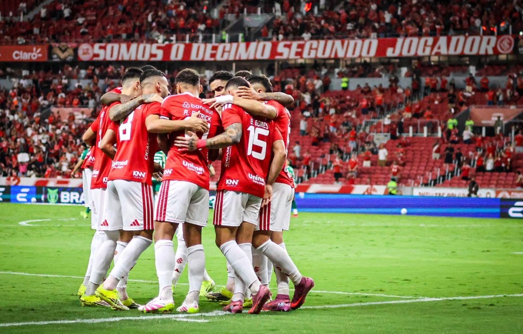 Internacional bate Chapecoense e deixa a zona de rebaixamento do Brasileirão