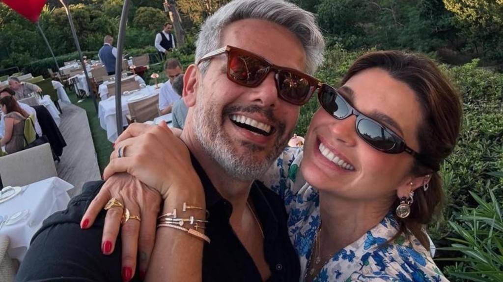 Após completar 53 anos, Otaviano Costa relembra viagem com Flávia Alessandra