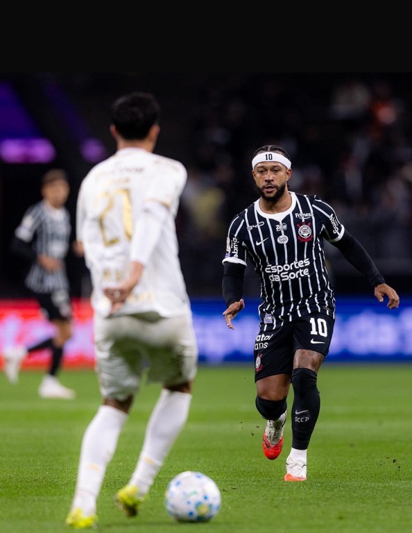 Corinthians perde de virada para a Chapecoense e amarga a quarta derrota seguida no Brasileirão