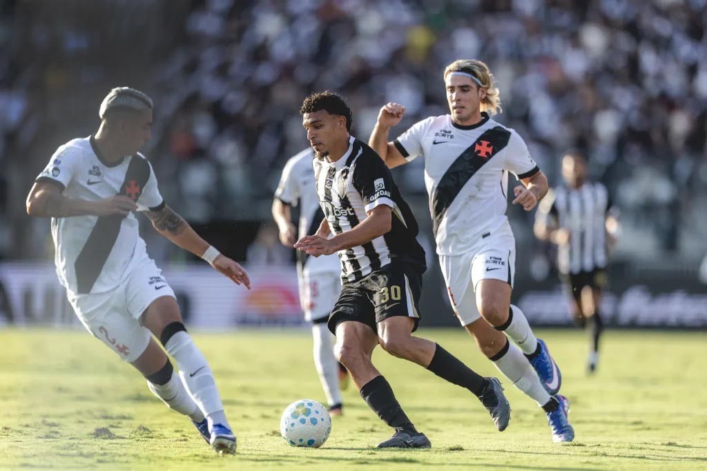 Vasco perde do Atlético-MG e entra na zona de rebaixamento do Brasileirão