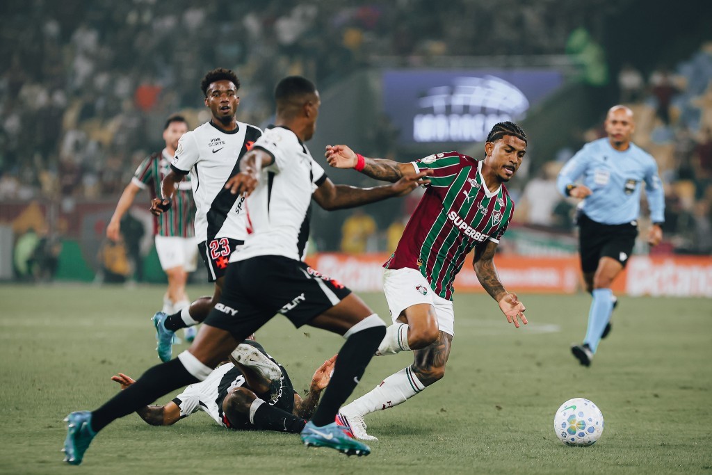 Vasco vence o Fluminense e garante vaga nas quartas de final da Copa do Brasil