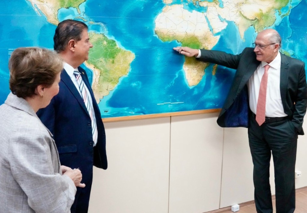 Brasil discute blindagem a setores sensíveis e prepara reação a salvaguardas europeias