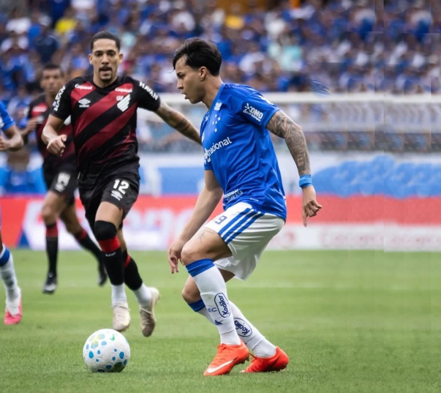 Cruzeiro vence o Athletico-PR no Mineirão e abre caminho rumo ao G-5