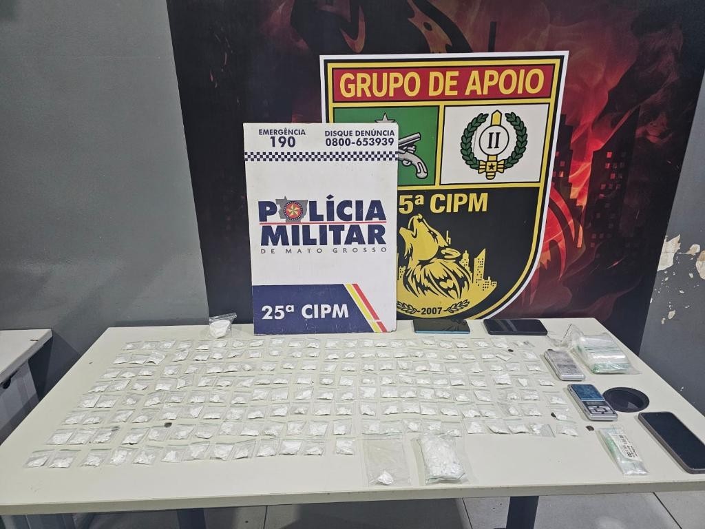 Dupla é presa em flagrante pela PM com 177 porções de drogas em Várzea Grande