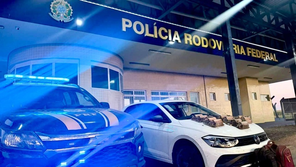 PRF recupera módulos de veículos de carga na BR-364, em Alto Garças (MT)