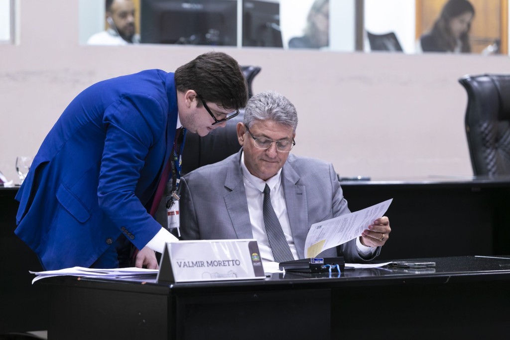 ALMT aprova propostas de Moretto que reconhecem lideranças e história da região Oeste