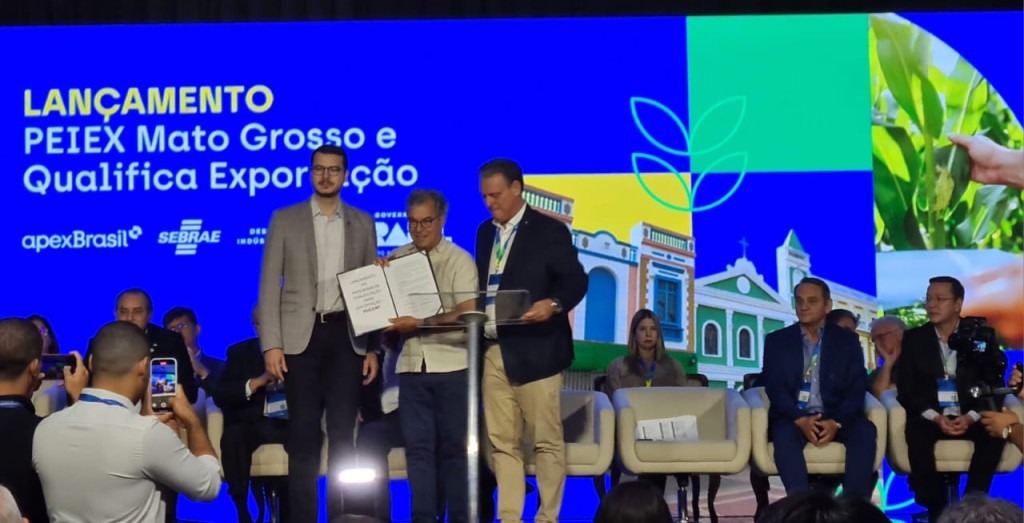Apex firma R$ 42 milhões em convênios e vai qualificar 150 empresas exportadoras