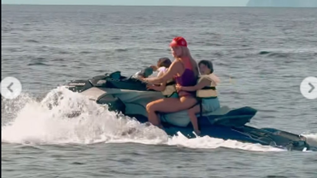 Virginia Fonseca curte passeio de jet ski com as filhas em Ibiza: ‘Agr é descansar…’