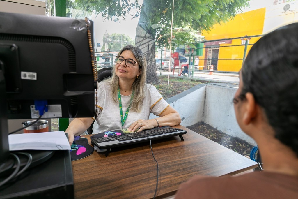 Ação de emprego em Cuiabá ajuda até quem não tem currículo na Praça Rachid Jaudy