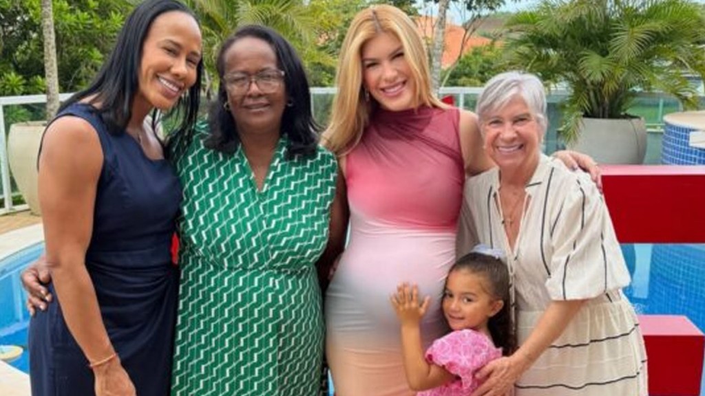 Lore Improta reúne família no dia das mães, em comemoração especial: ‘Mãe e sogra’