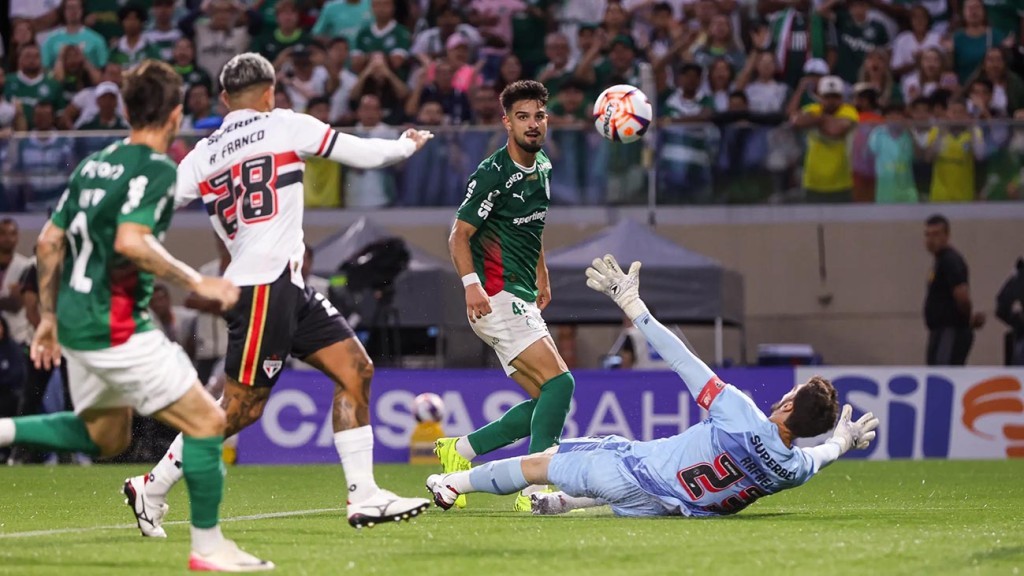 Palmeiras vence e deixa São Paulo perto da zona de rebaixamento