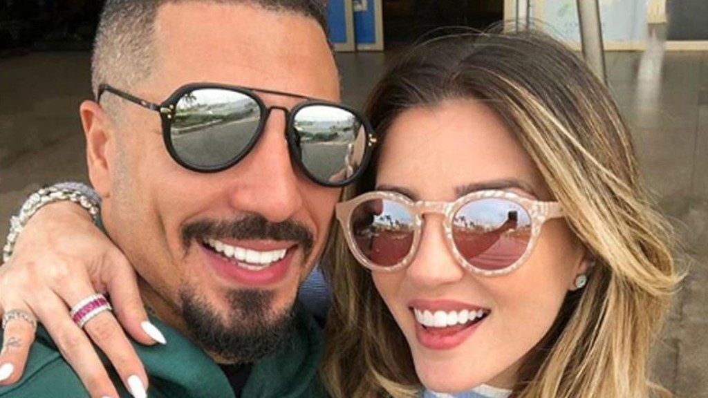 Casal de ex-BBB revela detalhes de mansão construída do zero em Alphaville