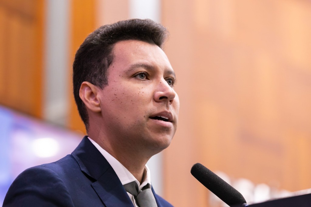 Assembleia analisa projeto que fortalece proteção de mulheres no ambiente digital e financeiro