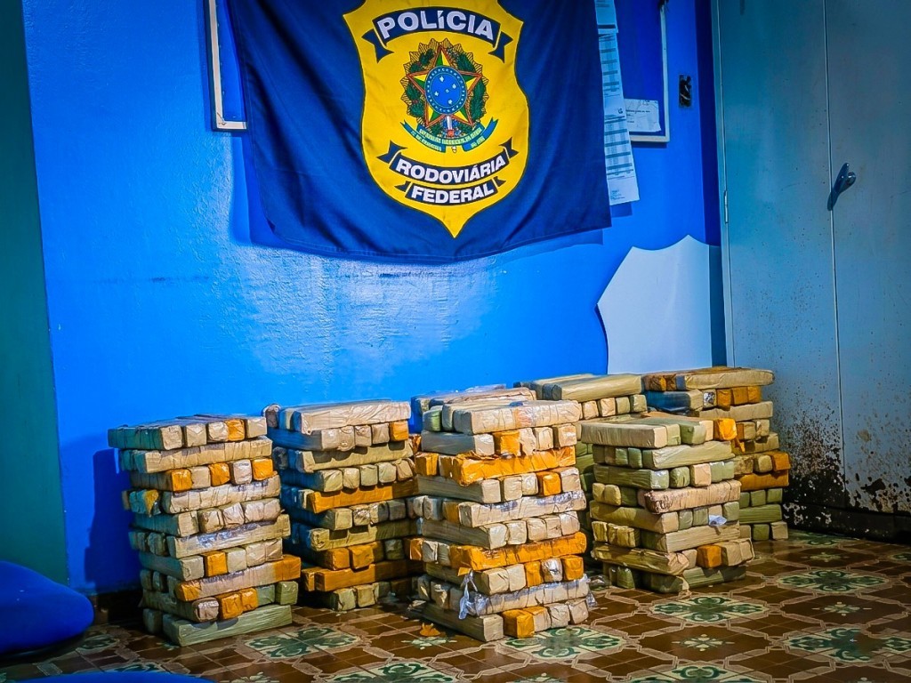 PRF apreende 340 tabletes de maconha durante fiscalização na BR-163, em Rosário Oeste (MT)