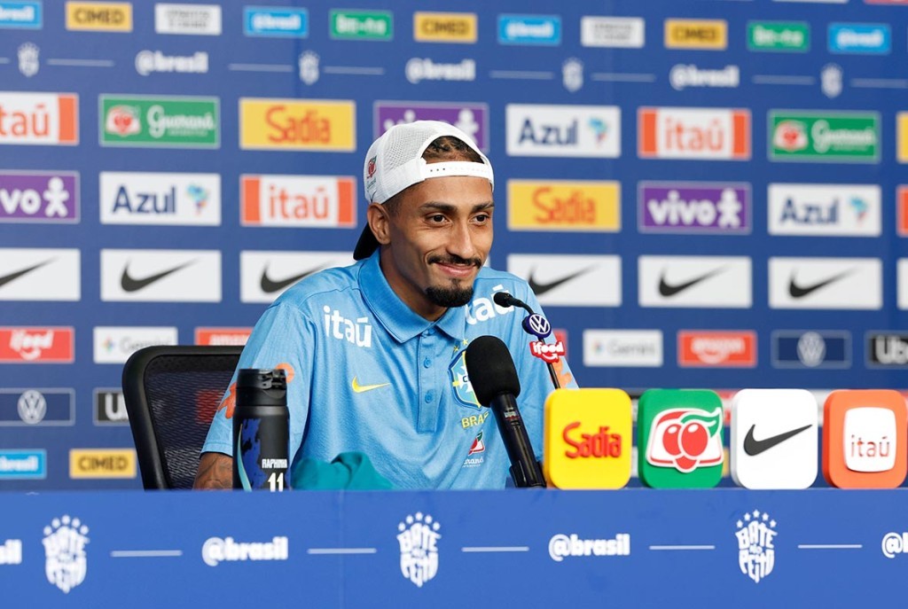 Raphinha exalta Ancelotti e se diz mais maduro para a Copa do Mundo de 2026