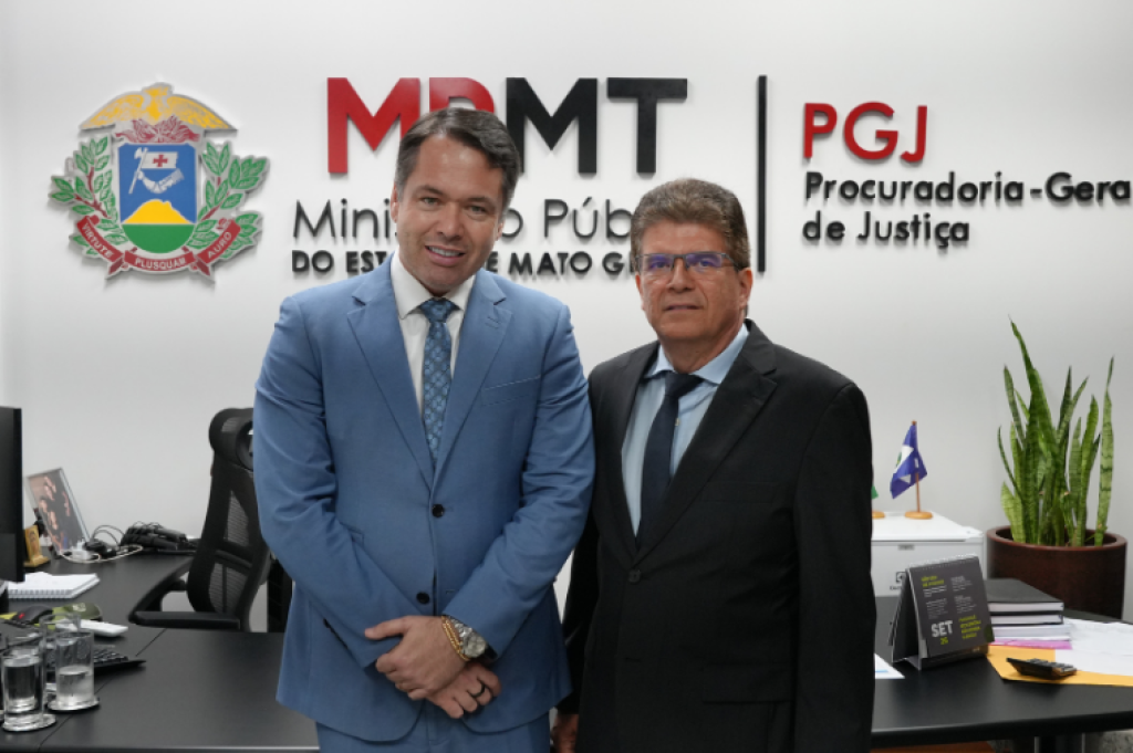 Aurélio René Arrais toma posse como procurador de Justiça