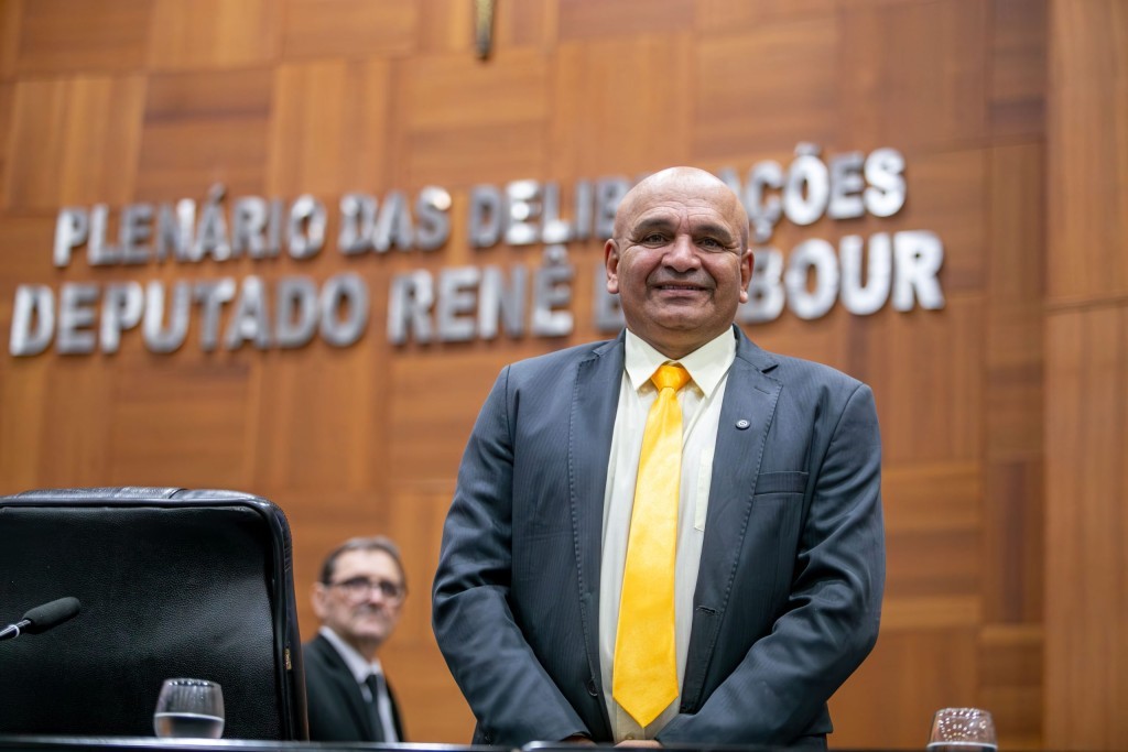 ALMT dá posse a suplentes e reforça representatividade em sessão marcada por discursos de acolhimento e simbolismo histórico
