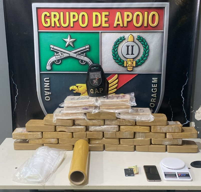 Polícia Militar prende homem com 33 tabletes de pasta base de cocaína em Várzea Grande