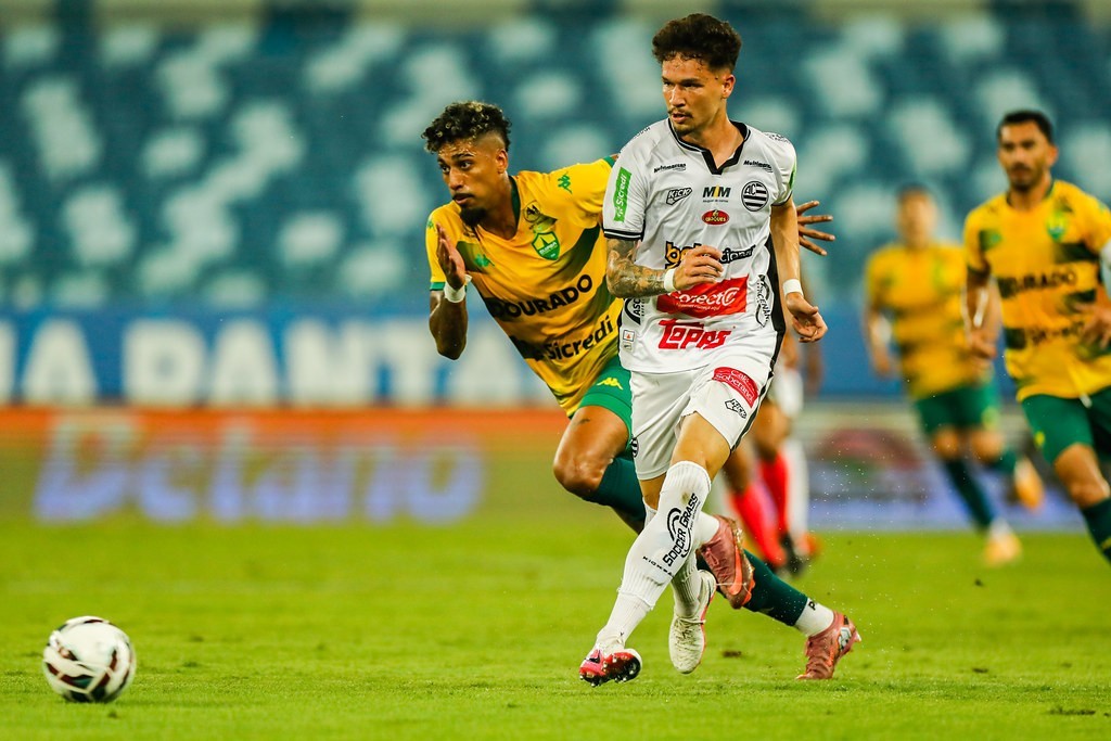 Cuiabá vence Athletic e sonha com G4 da Série B