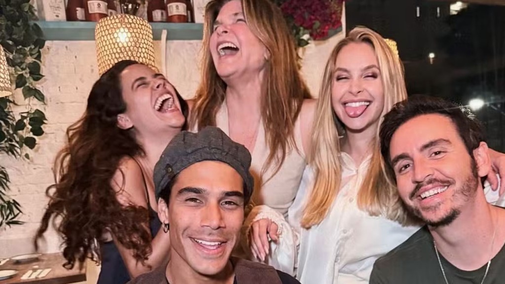 Carla Díaz celebra sucesso das novelas verticais e repercussão de ‘Então é Amor’