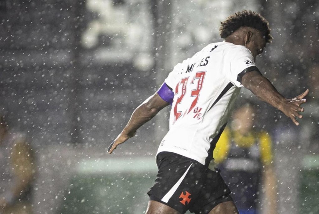 Vasco vence o Palmeiras e conquista primeira vitória no Brasileirão