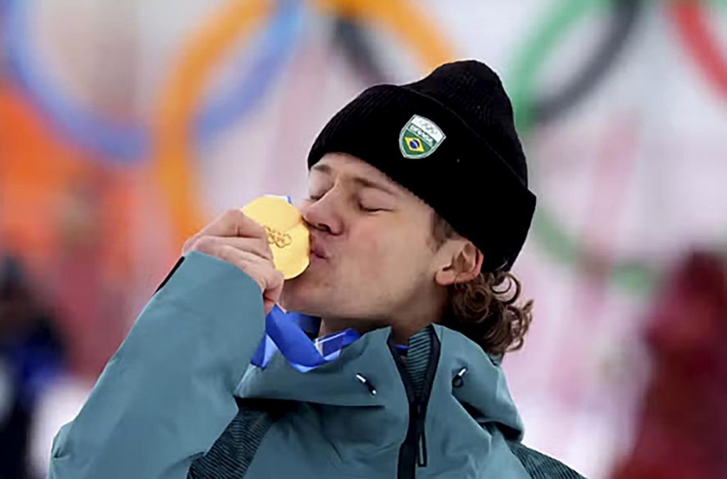 Lucas Pinheiro brilha e conquista ouro inédito para o Brasil nos Jogos Olímpicos de Inverno em Milão