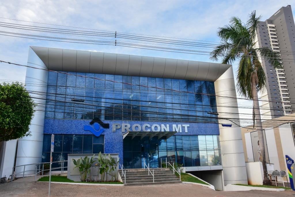 Procon-MT multa grupo varejista em mais de 5 milhões por publicidade enganosa e infrações contra os consumidores