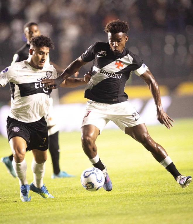 Vasco domina, mas fica no 0 a 0 com o Olimpia pela ida das oitavas da Sul-Americana