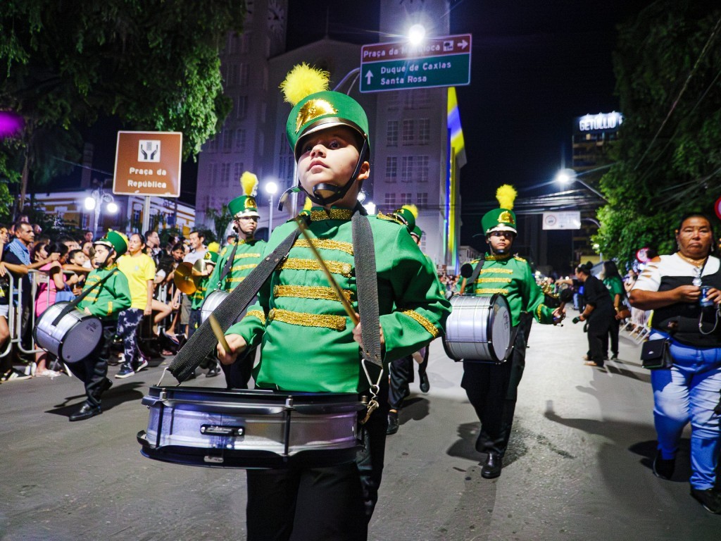 Novo horário conquista o público e leva 20 mil pessoas ao desfile de 7 de Setembro