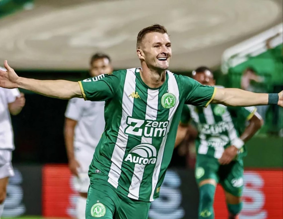 Chapecoense vence o Santos na estreia no Brasileirão