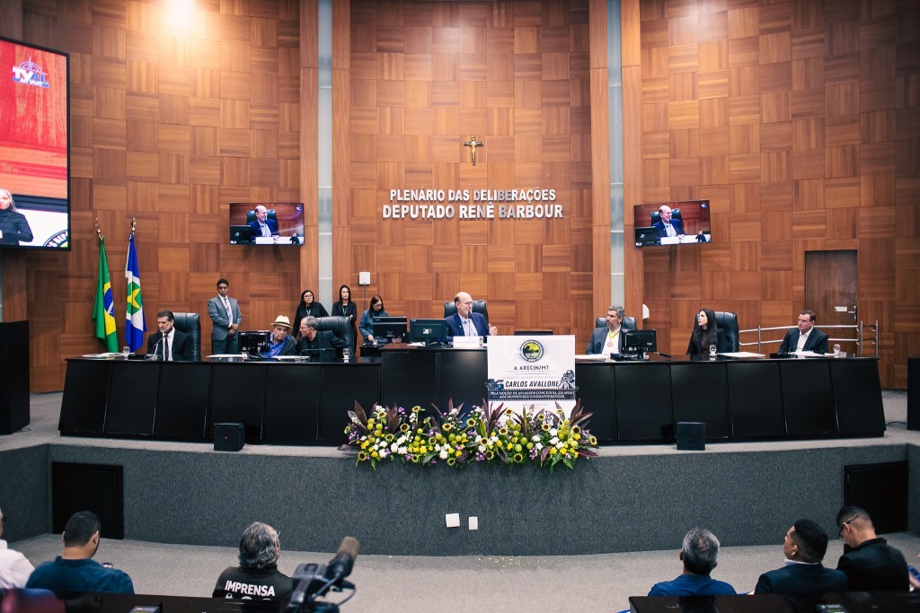 ALMT homenageia empresários e cinegrafistas de Mato Grosso