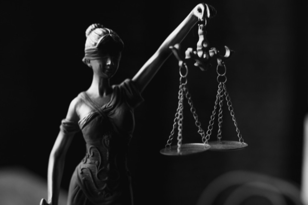 Júri condena quatro réus por execução ligada a facção