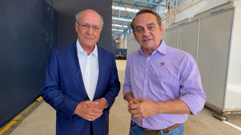 Wilson Santos e Alckmin trocam impressões sobre ferrovia e agroindústria durante inauguração de terminal ferroviário