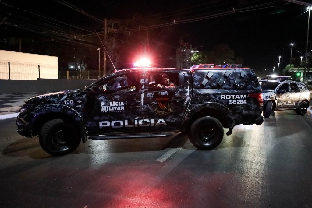 Foragido da Justiça é preso pela Rotam durante jogo de futebol em Cuiabá