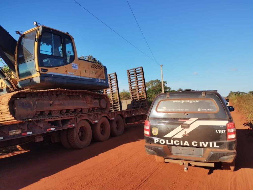 Polícia Civil recupera escavadeira avaliada em mais de R$ 1 milhão furtada em Confresa