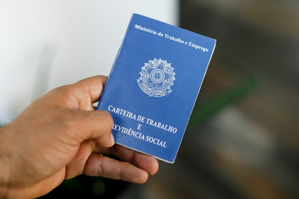 Prefeitura de Cuiabá oferece 35 vagas para ajudante de motorista sem experiência