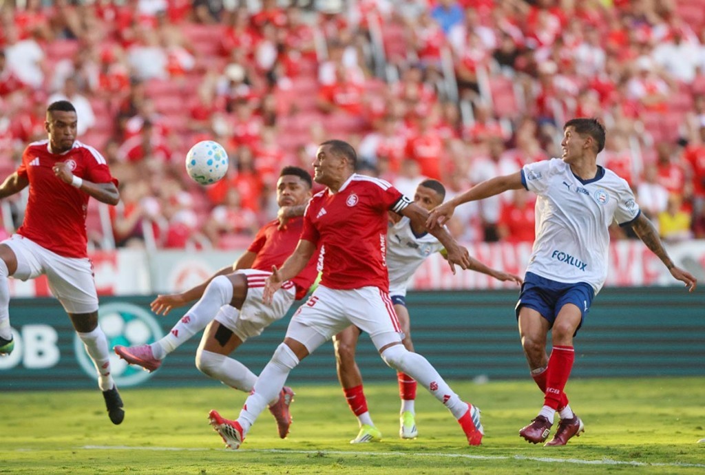 Internacional perde para o Bahia e afunda na zona de rebaixamento